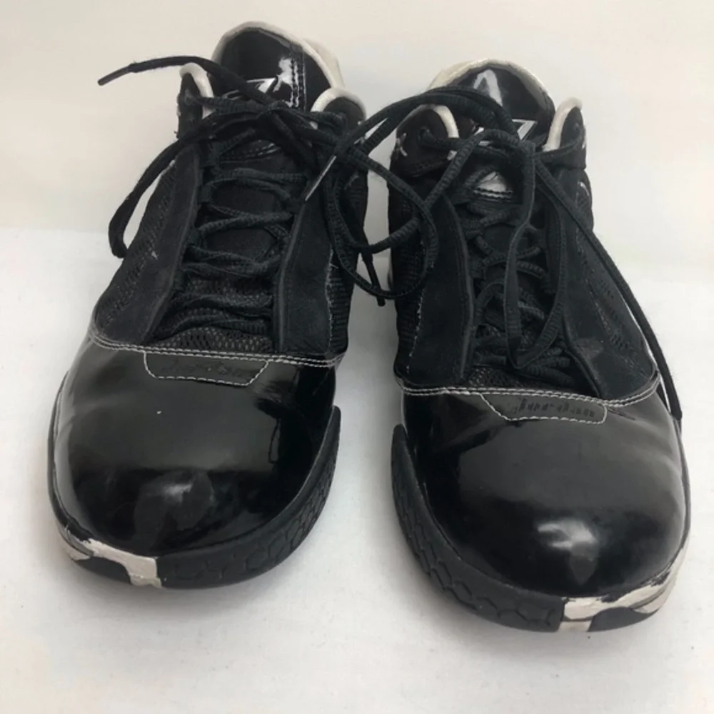 Air Jordan Black & White Sneakers Shoes ((Size 8))
